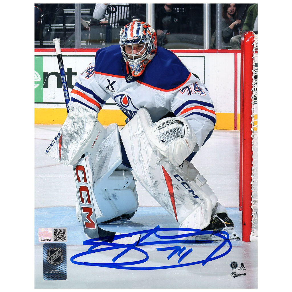 Stuart Skinner Signed Edmonton Oilers White Road Action Eyeing The Play 8x10 Photo
