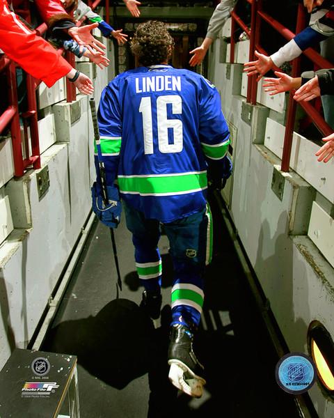 Vancouver Canucks Trevor Linden Signed 8x10 Photo 