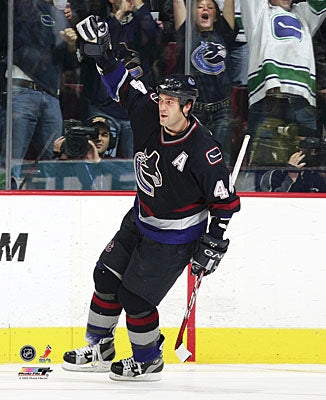 #194 Todd Bertuzzi - Vancouver Canucks - 1998-99 Upper Deck Hockey