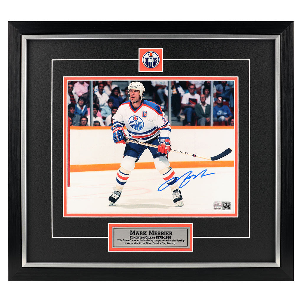 Mark Messier Edmonton Oilers "Eyeing The Play" Signed 8x10 Photo