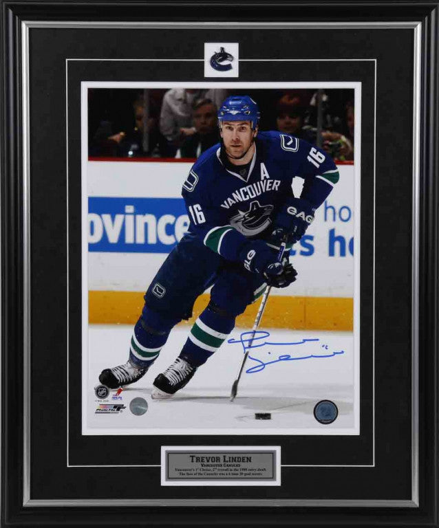 Trevor Linden Signed Vancouver Canucks Looking Up Ice 11x14 Photo