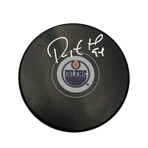 Black NHL hockey puck with Edmonton Oilers logo, signed by Ryan Smyth. 