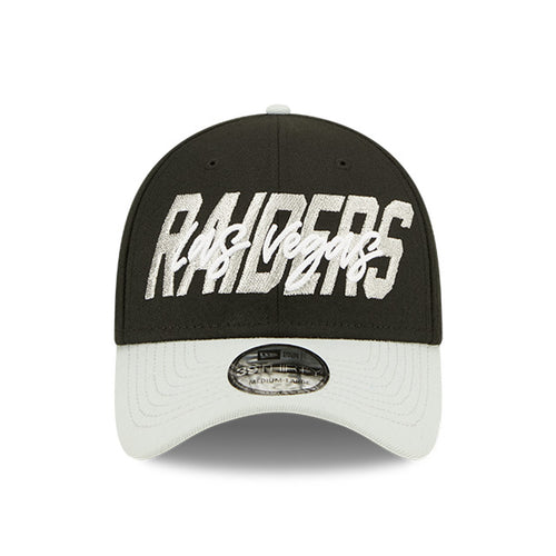 Front view of 2022 Las Vegas Raiders NFL Draft cap from New Era. Design features embroidered team name on front panels; body of cap is constructed in black with contrasting team colour brim and embroidery.