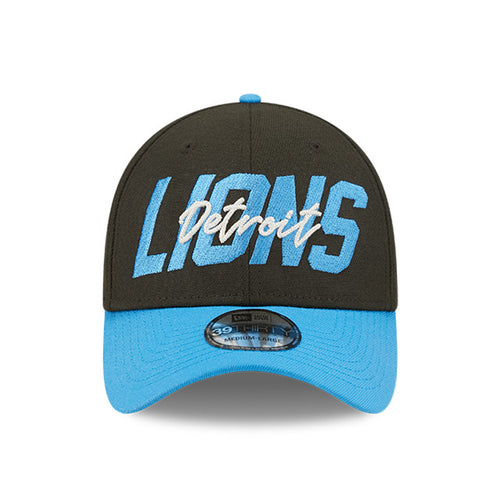 Front view of 2022 Detroit Lions NFL Draft cap from New Era. Design features embroidered team name on front panels; body of cap is constructed in black with contrasting team colour brim and embroidery.