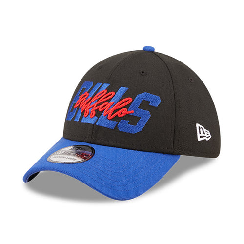 Angled side of the Buffalo Bills NFL Draft cap from New Era. Design features embroidered team name on front panels; body of cap is constructed in black with contrasting team colour brim and embroidery.