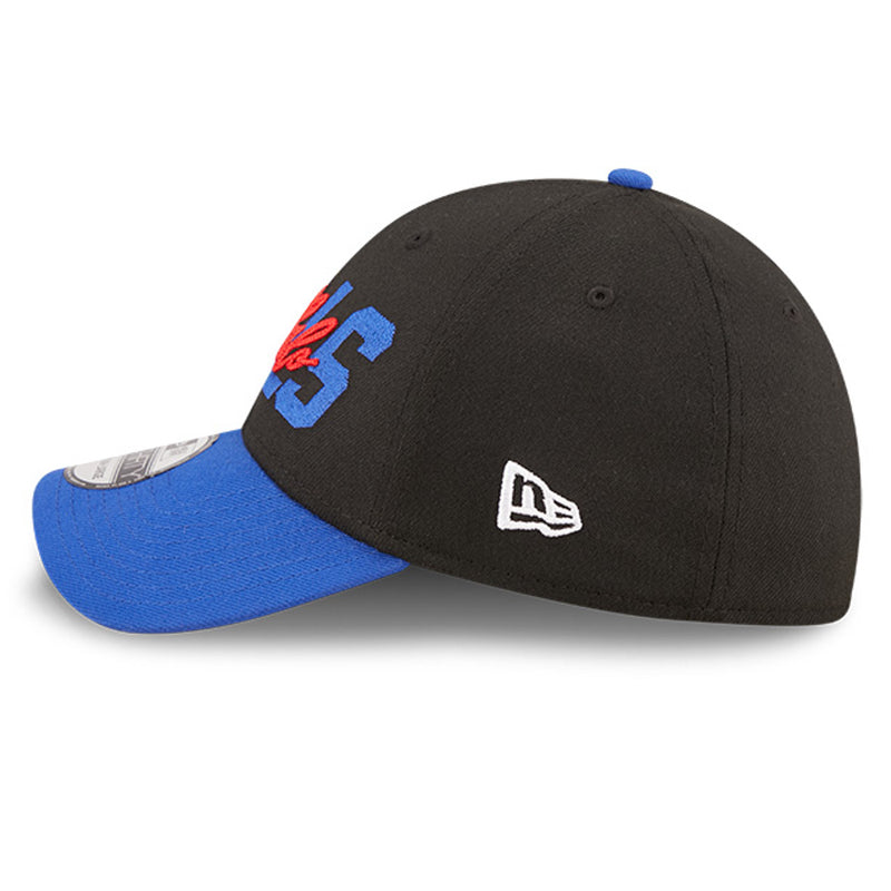 Left side view of the Buffalo Bills NFL Draft cap from New Era. Design features embroidered team name on front panels; body of cap is constructed in black with contrasting team colour brim and embroidery.