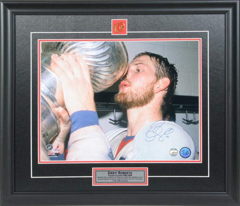 Gary Roberts Calgary Flames Autographed 8x10 Photo Drinking From The Cup