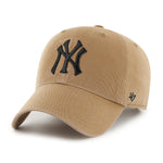 Front view of New York Yankees '47 Dune Clean Up Cap; design features all-black embroidered logo on a tan brown twill cap.